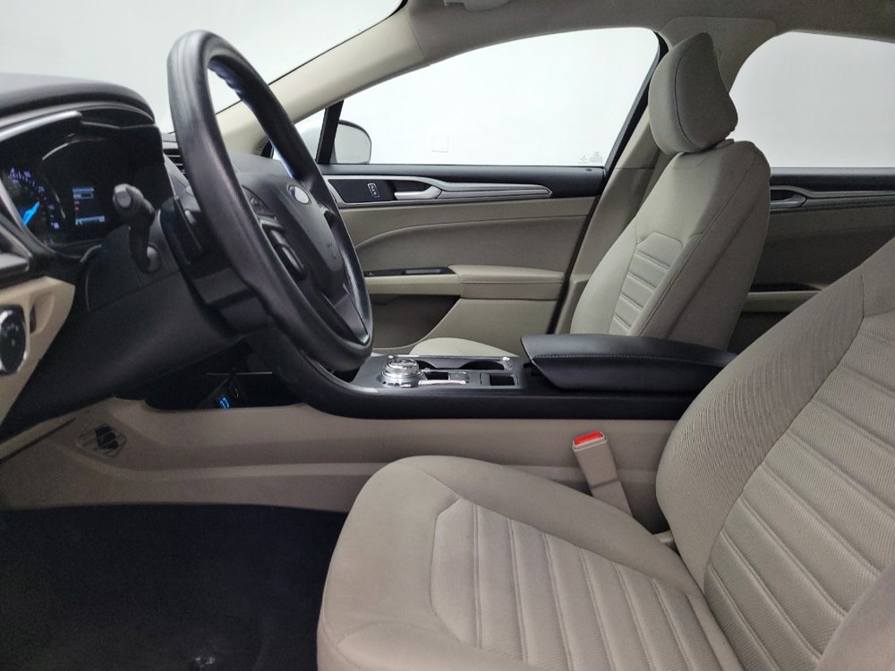 Used 2020 Ford Fusion SE image 17