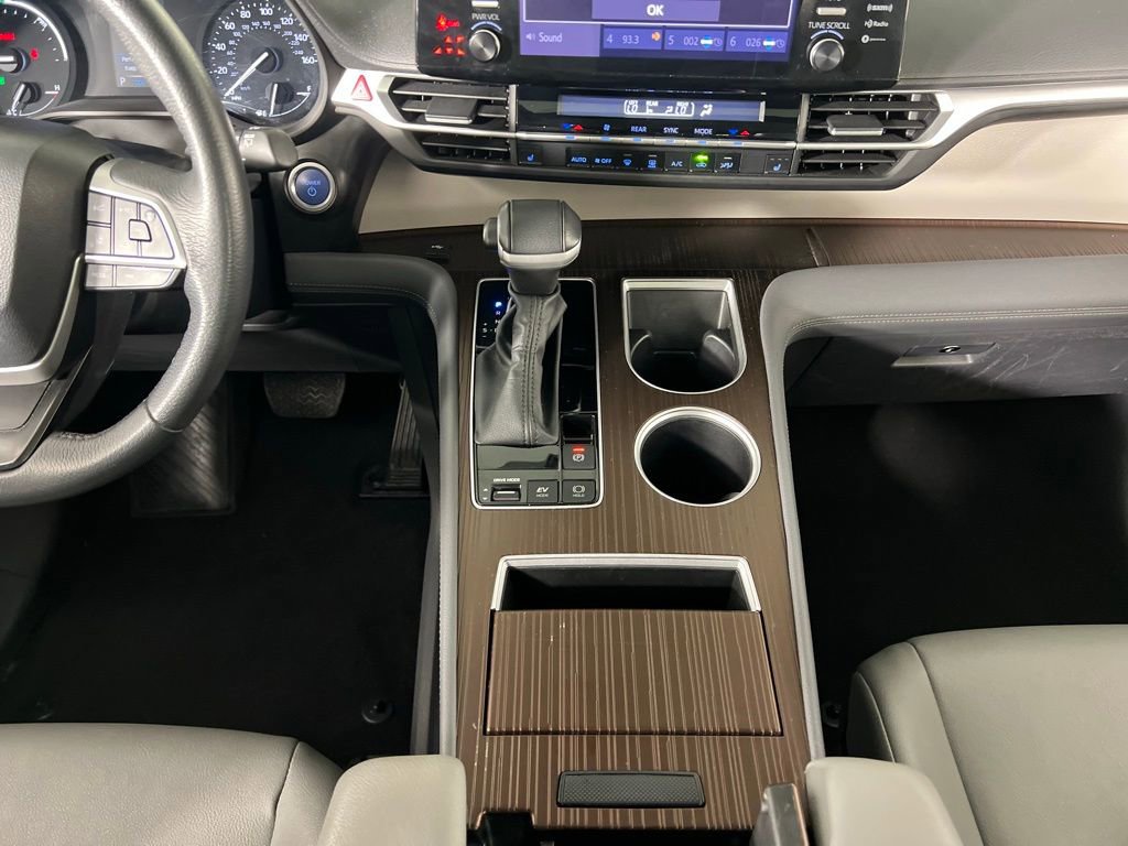 Used 2024 Toyota Sienna XLE image 17
