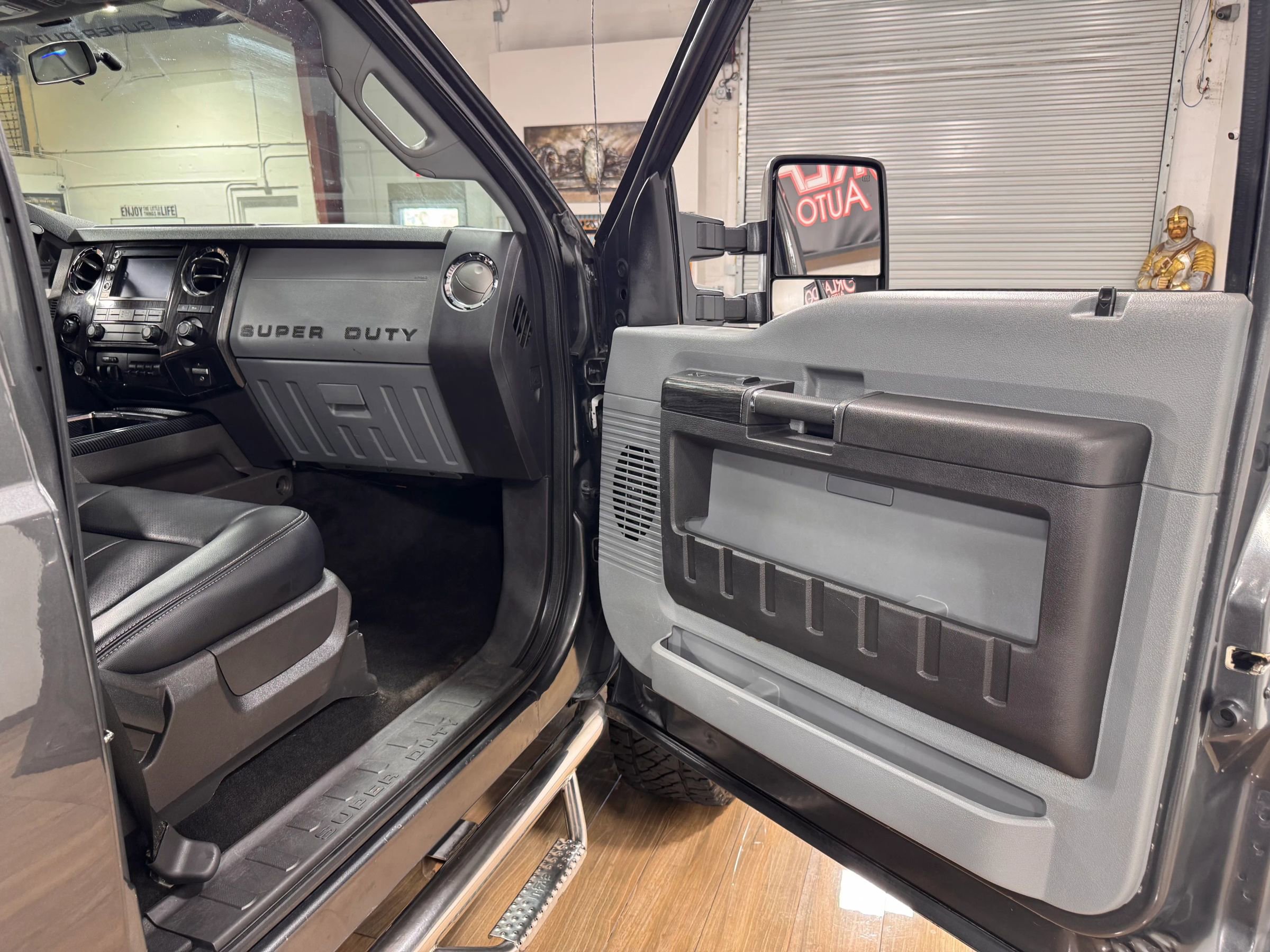 Used 2015 Ford F250 XLT w/ XLT Interior Package image 19