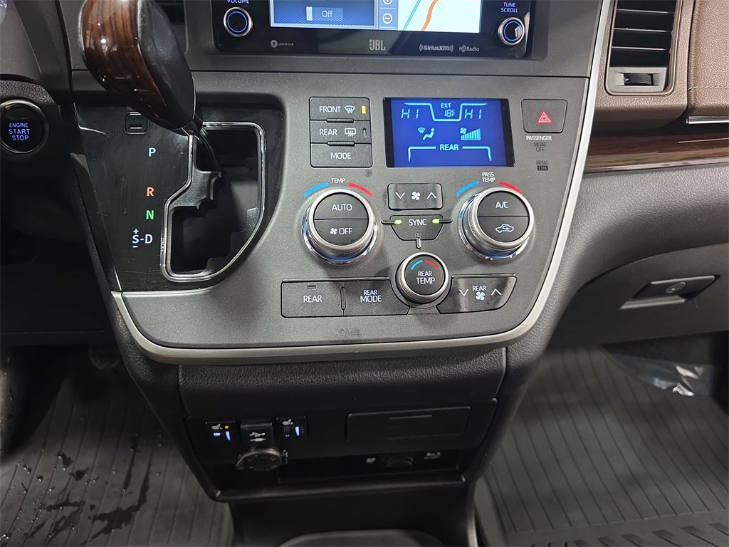 Used 2020 Toyota Sienna Limited Premium image 22