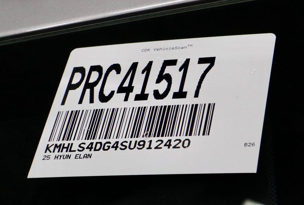 Certified 2025 Hyundai Elantra SEL image 38