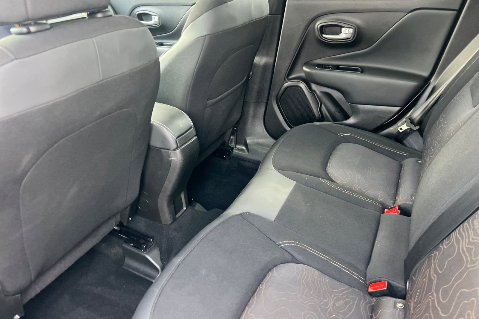 Used 2023 Jeep Renegade Latitude image 9