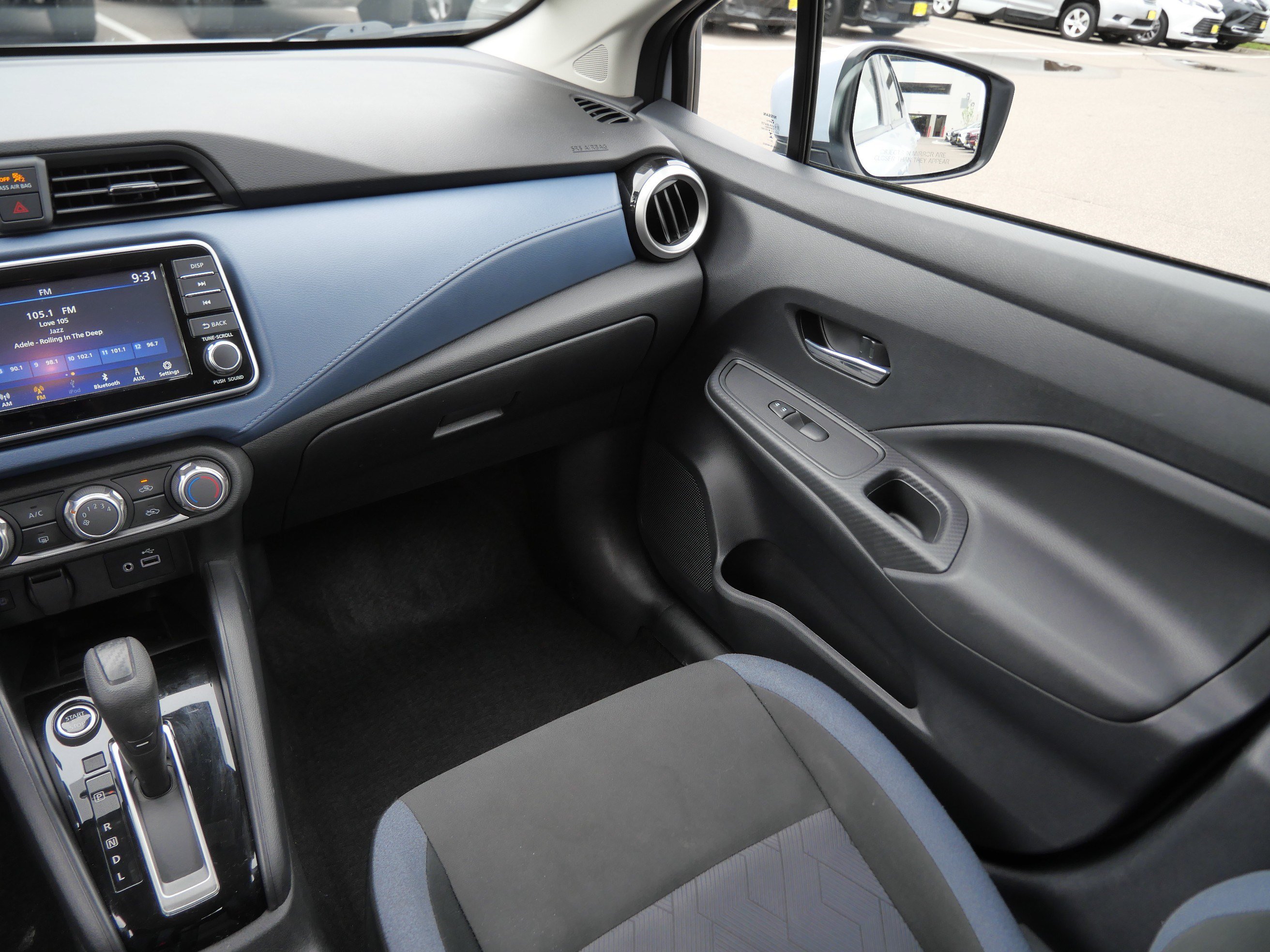 Used 2025 Nissan Versa SV FWD image 11