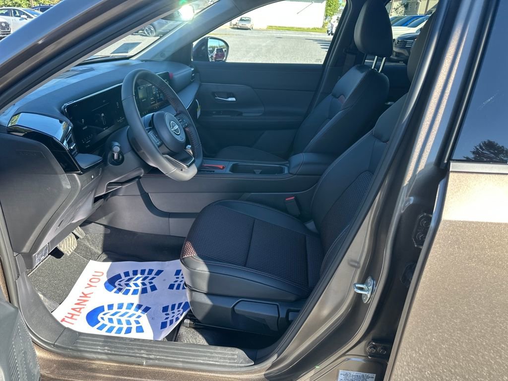 New 2026 Nissan Kicks SR w/ Cold Weather Package image 9