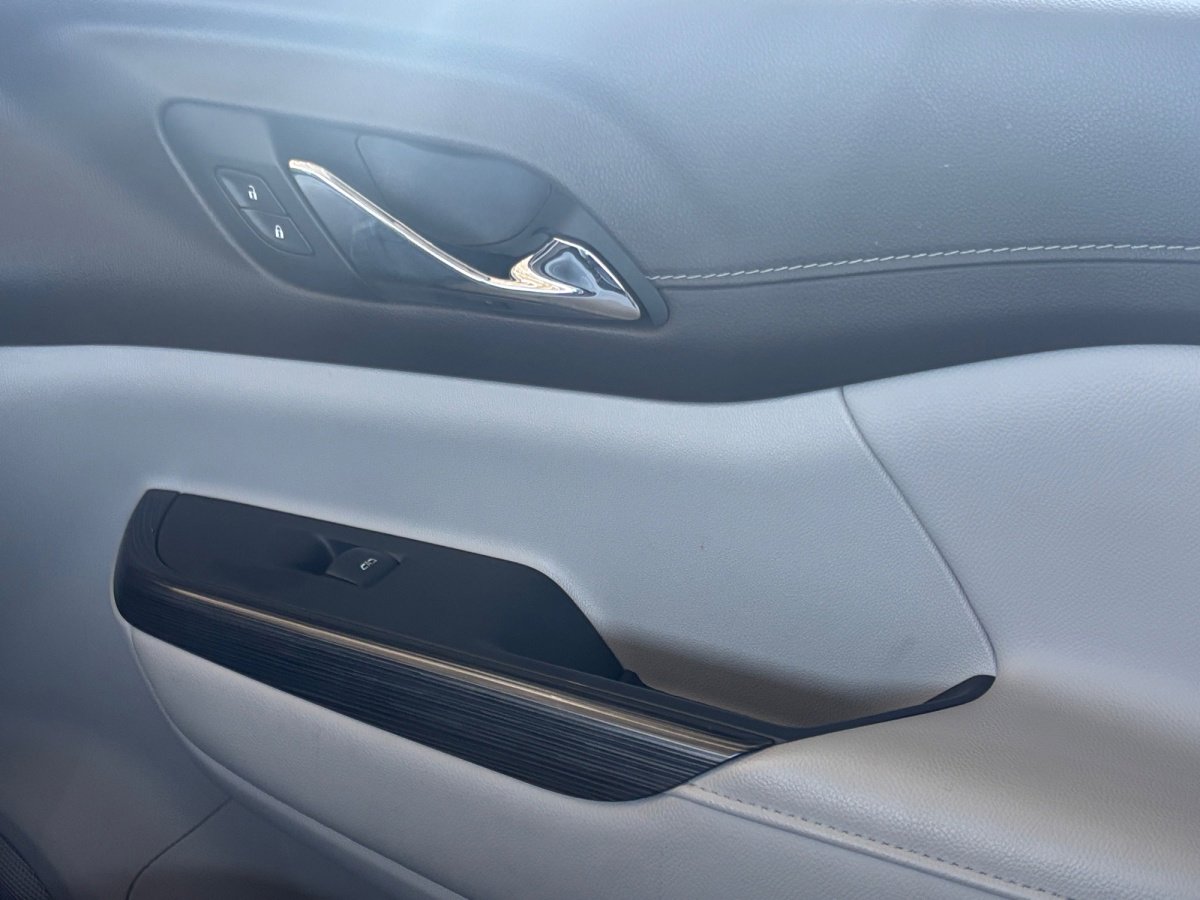 Used 2022 GMC Acadia SLT w/ Preferred Package image 30