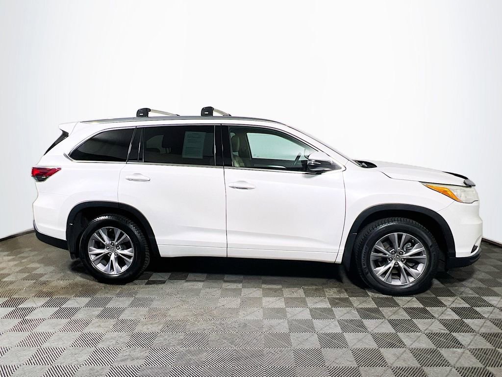 Used 2014 Toyota Highlander XLE image 9