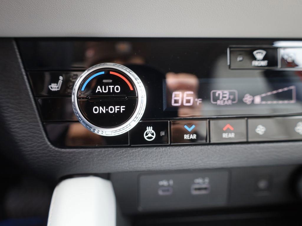 New 2025 Mitsubishi Outlander SEL image 44