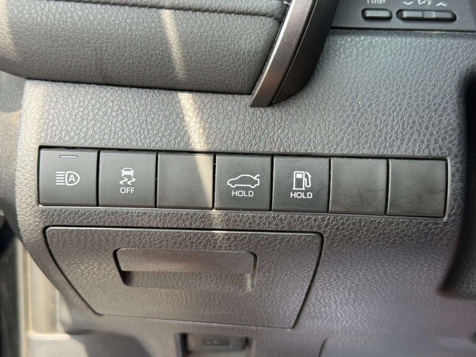 Used 2022 Toyota Camry SE w/ Convenience Package FWD image 32