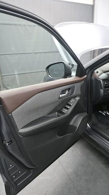 Used 2023 Nissan Rogue SV AWD/4WD image 10