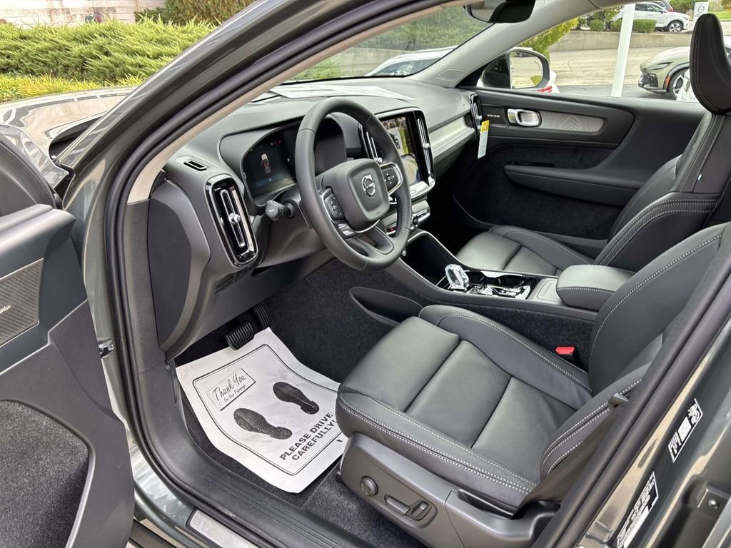 New 2026 Volvo XC40 B5 Ultra w/ Protection Package Premier image 24