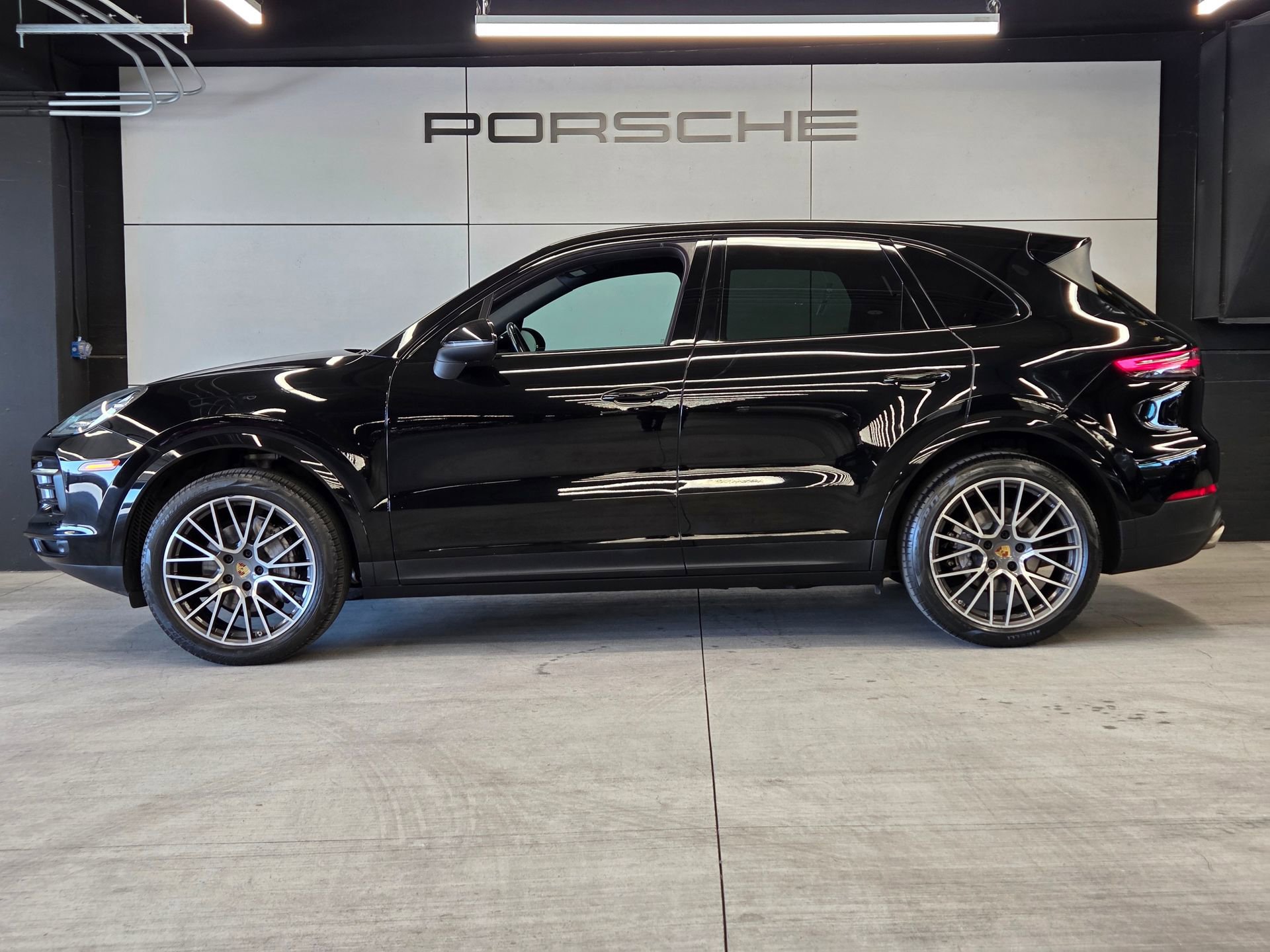 Certified 2020 Porsche Cayenne AWD/4WD image 2