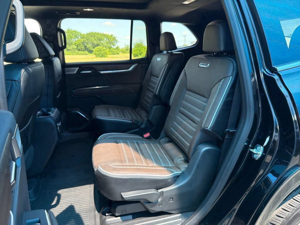 New 2026 GMC Acadia Denali Ultimate w/ LPO, Floor Liner Package AWD/4WD image 33