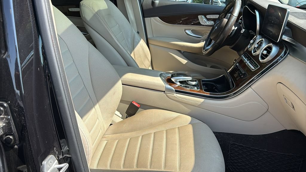 Used 2016 Mercedes-Benz GLC 300 4MATIC image 10