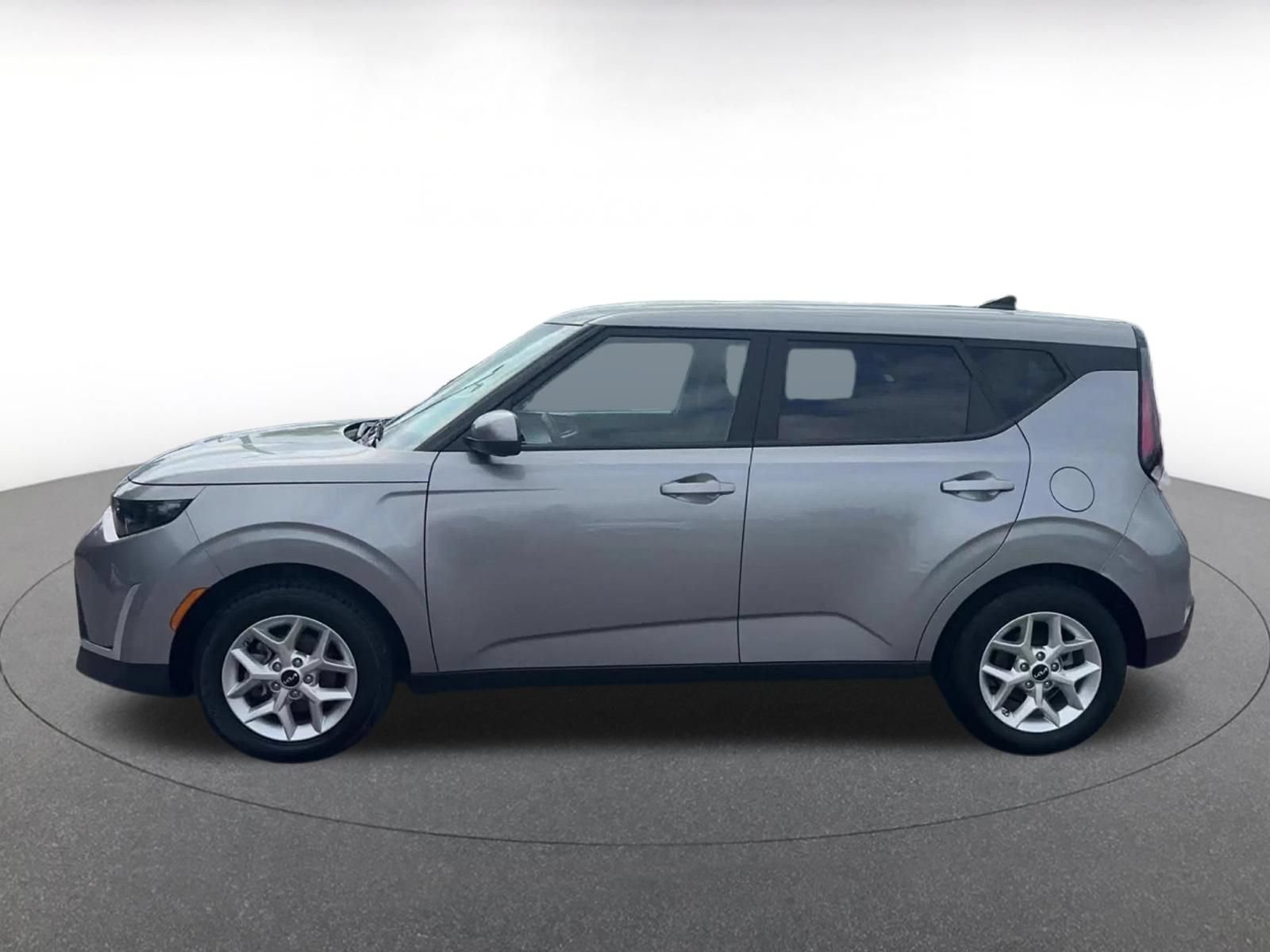 Used 2025 Kia Soul LX w/ LX Technology Package FWD image 9