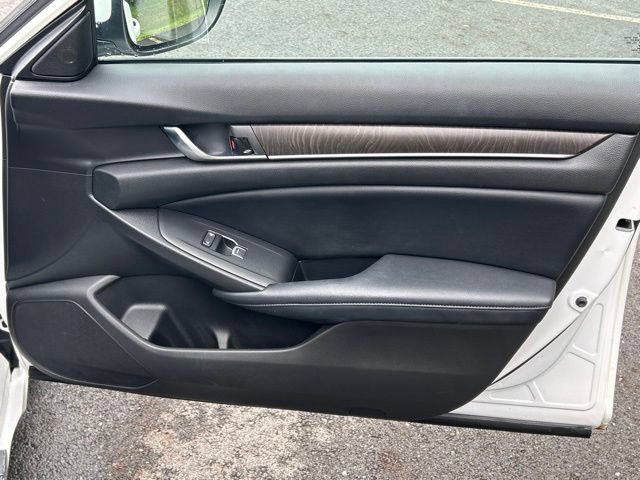 Used 2018 Honda Accord EX image 28