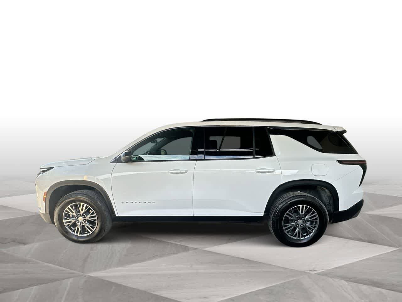 Used 2025 Chevrolet Traverse LT FWD image 5