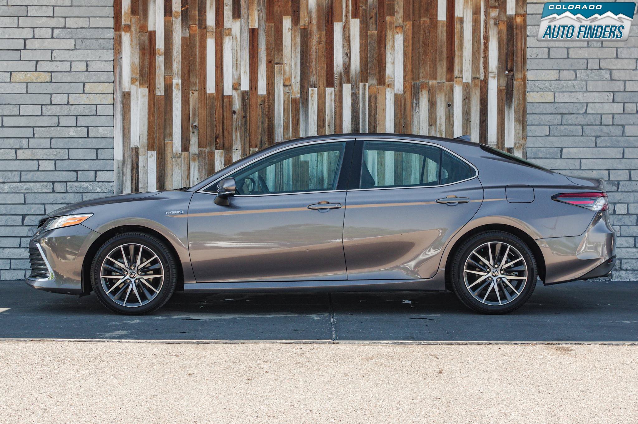 Used 2021 Toyota Camry XLE FWD image 3