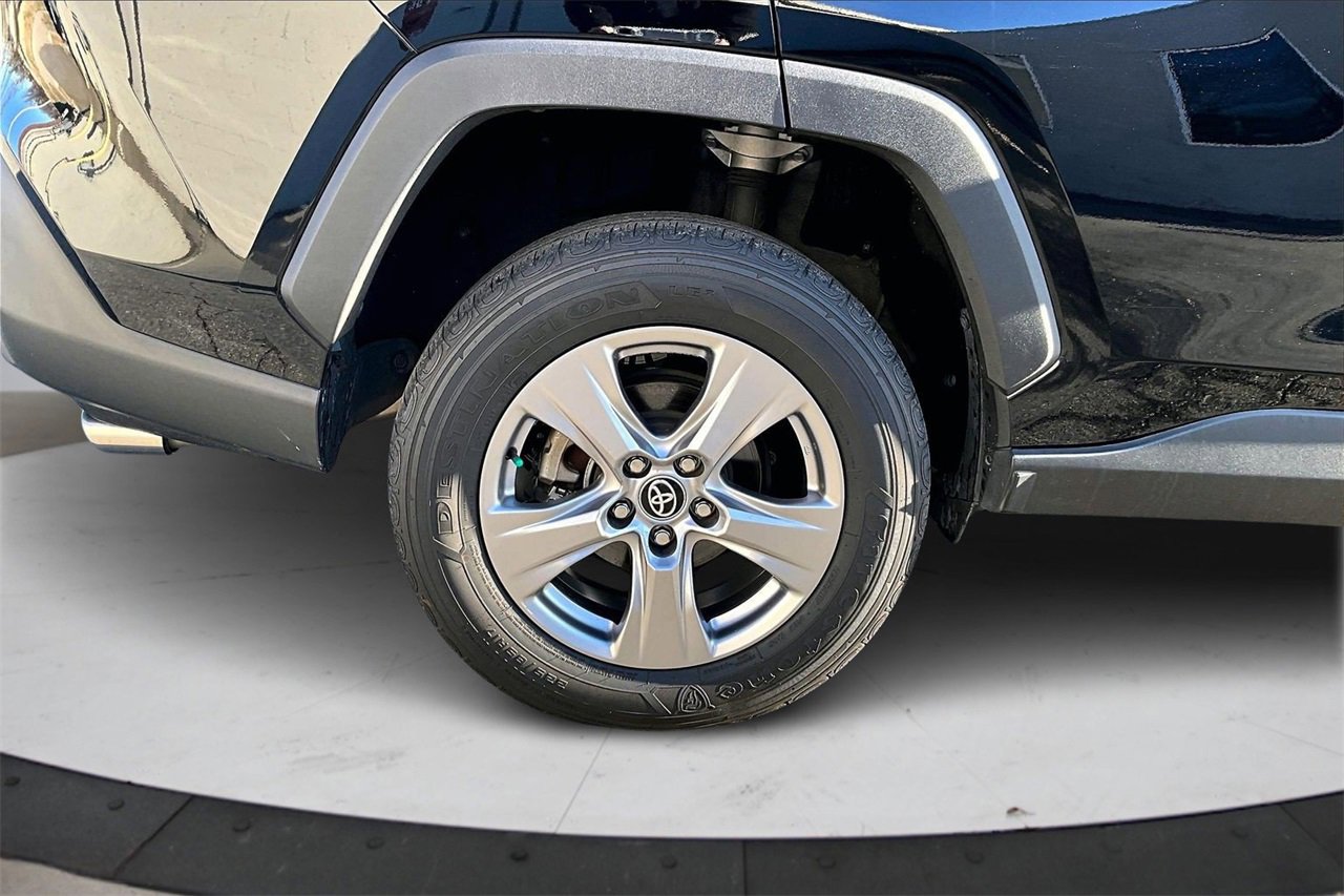 Used 2022 Toyota RAV4 XLE image 34