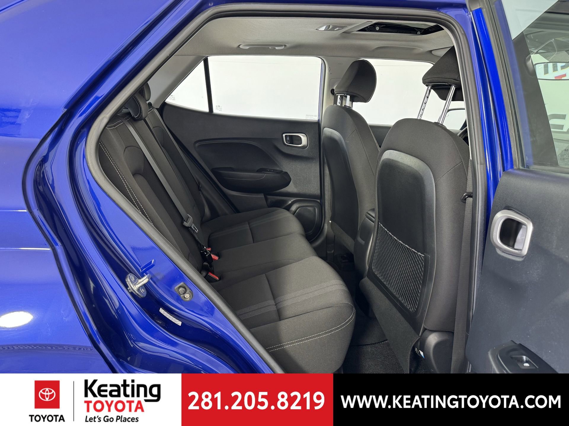 Used 2023 Hyundai Venue SEL image 18