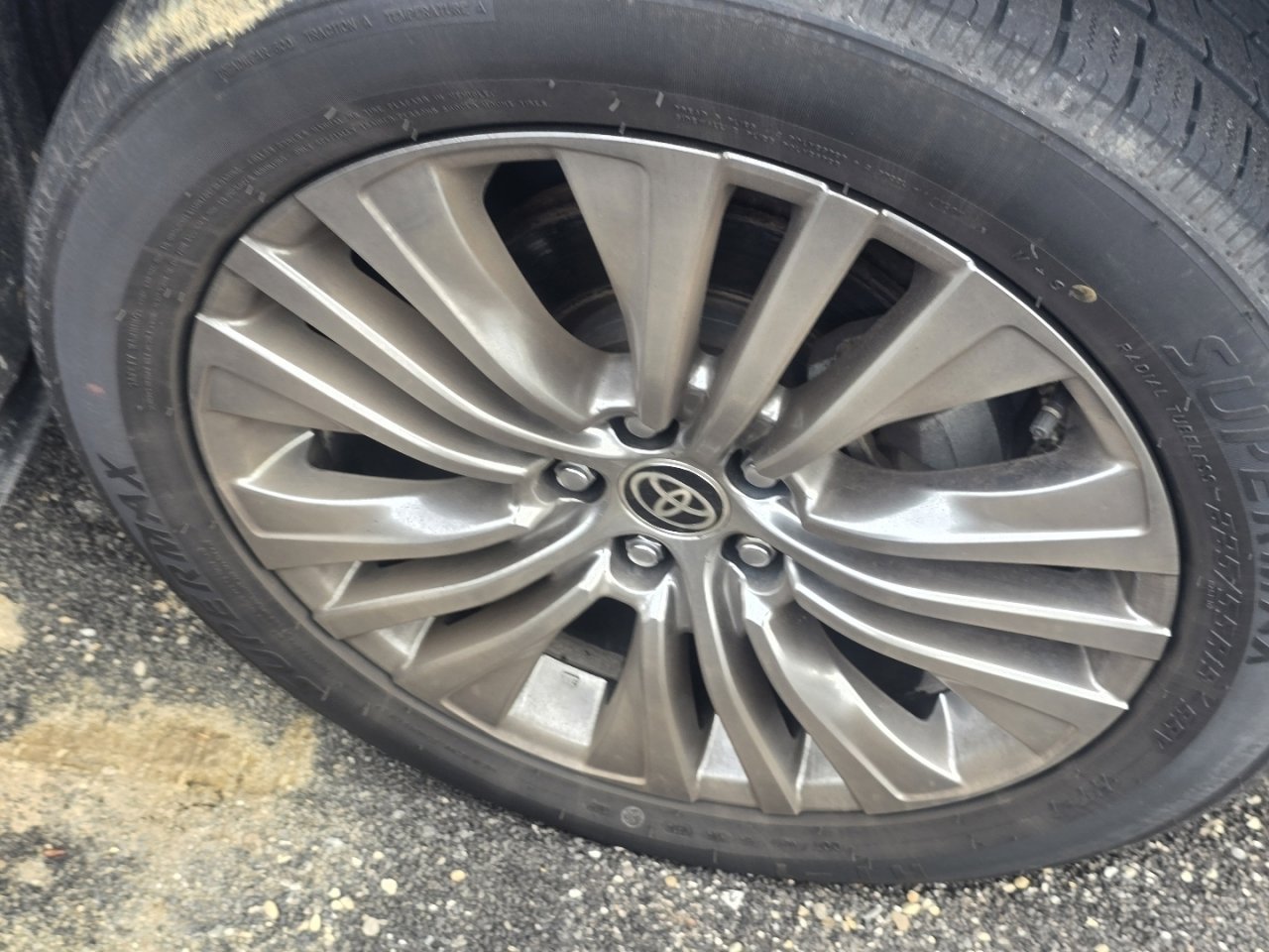 Used 2021 Toyota Venza XLE image 24