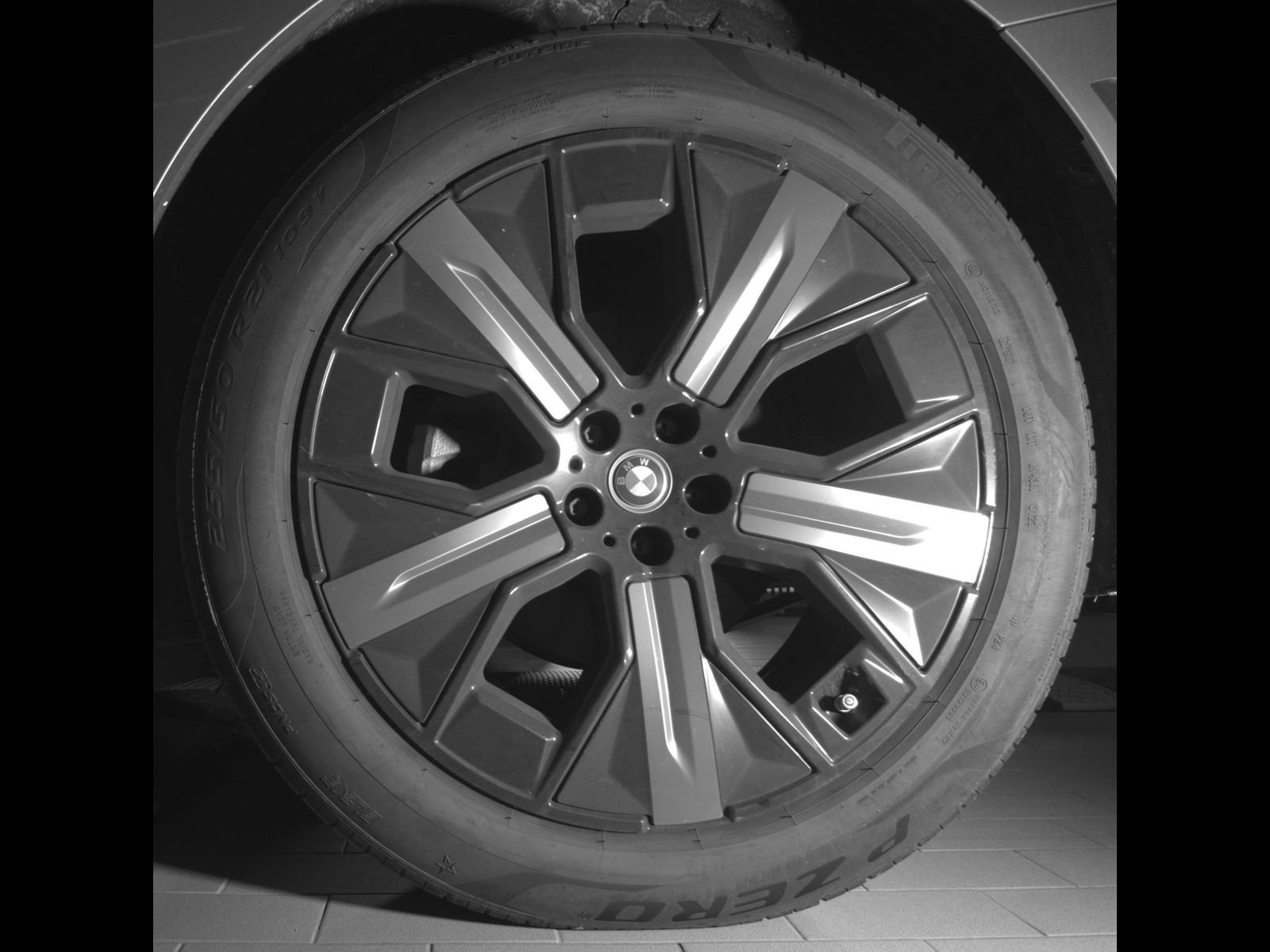 Used 2024 BMW iX xDrive50 w/ Premium Package AWD/4WD image 22