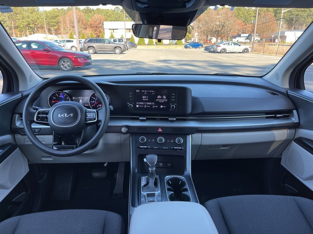 Certified 2023 Kia Carnival LX image 8