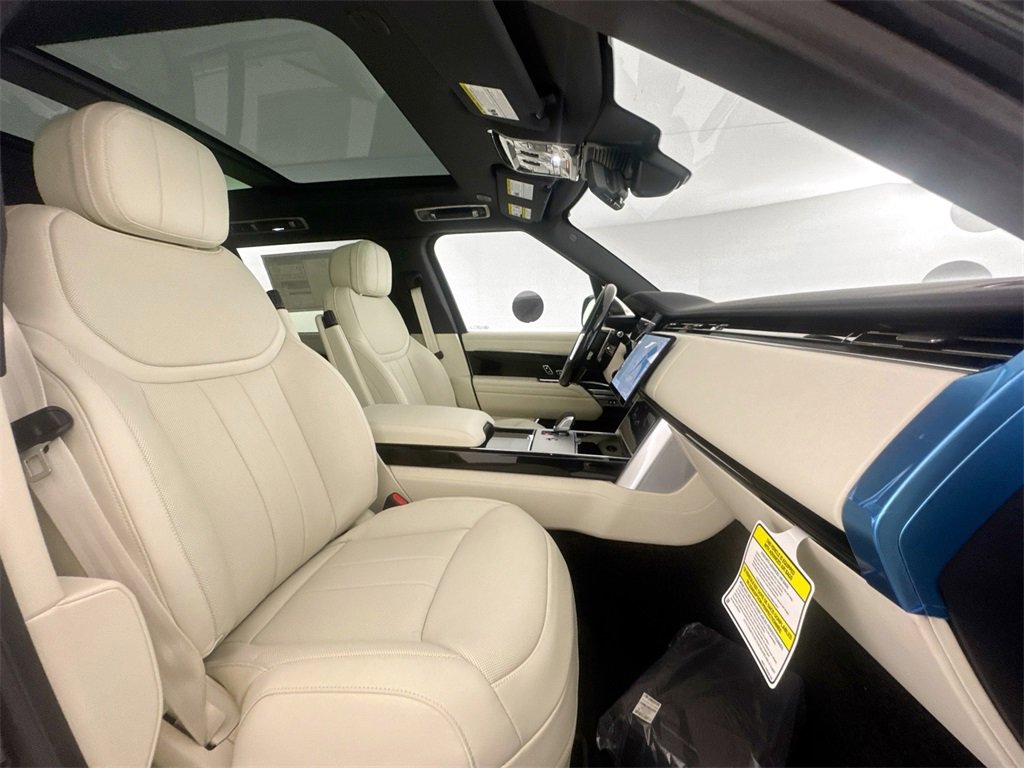 New 2025 Land Rover Range Rover Long Wheelbase SE image 28