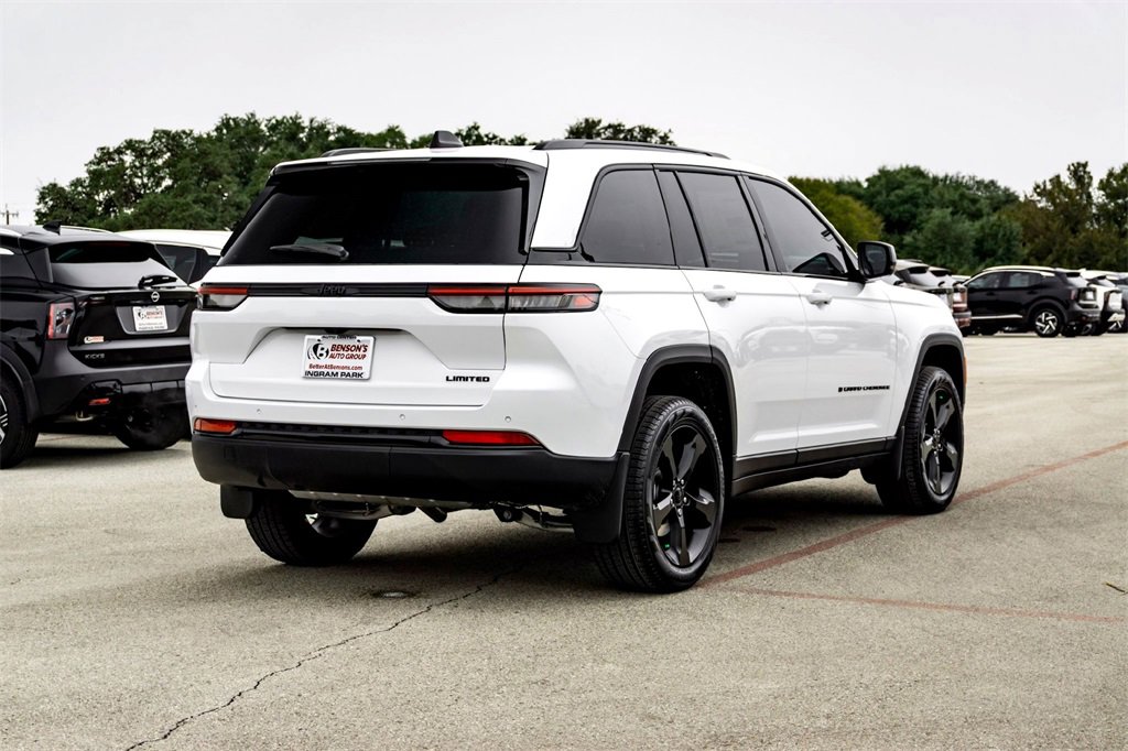 New 2025 Jeep Grand Cherokee Limited w/ Black Appearance Package image 4