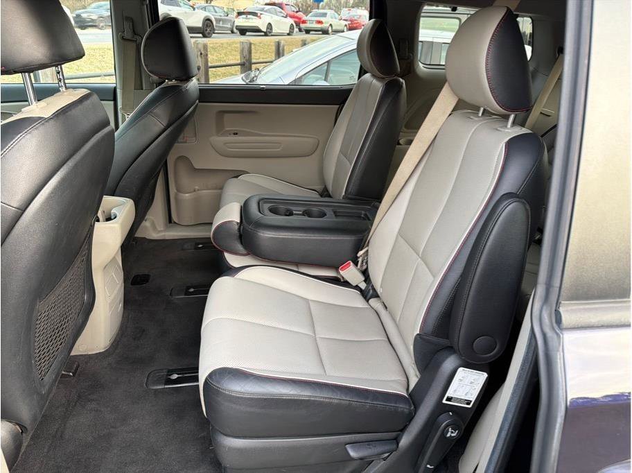 Used 2020 Kia Sedona EX image 11