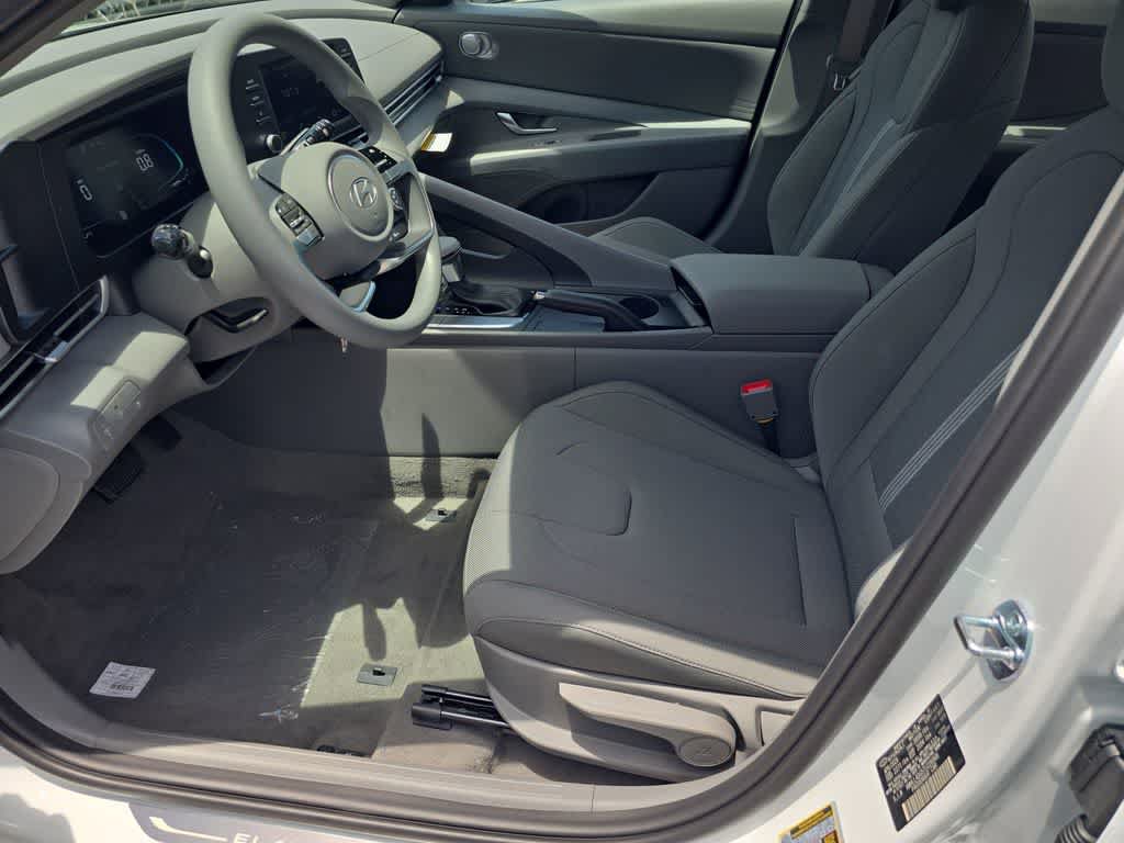 New 2026 Hyundai Elantra SE FWD image 16