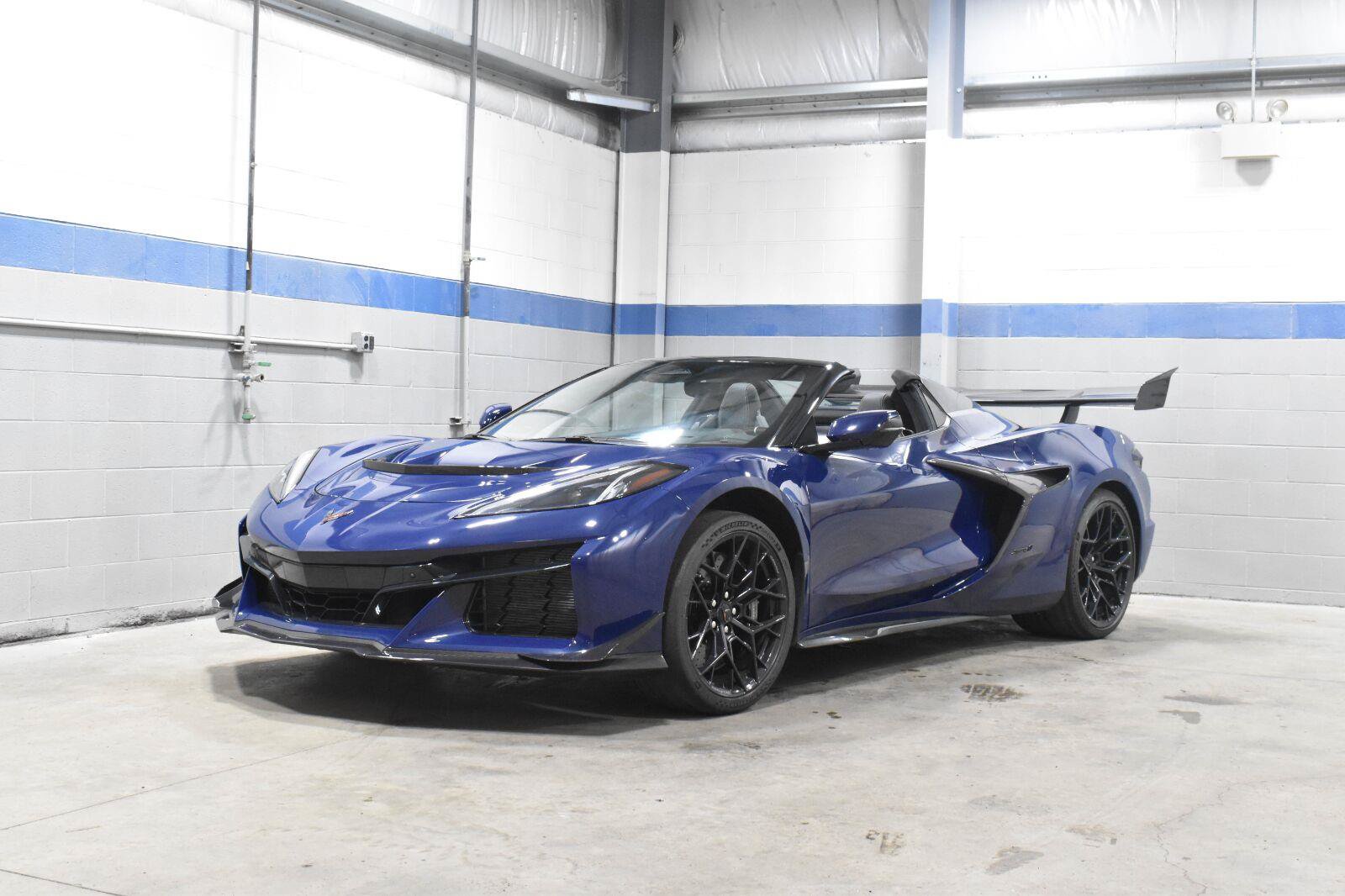 Used 2025 Chevrolet Corvette ZR1 w/ ZR1 Carbon Fiber Aero Package RWD image 23