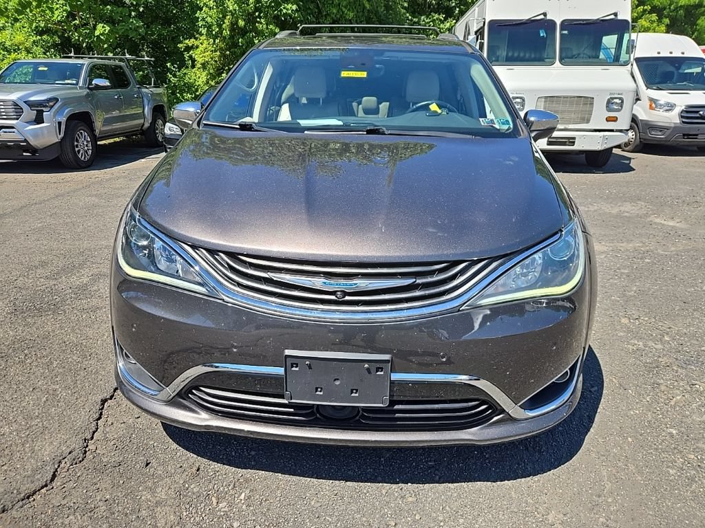 Used 2017 Chrysler Pacifica Platinum FWD image 2