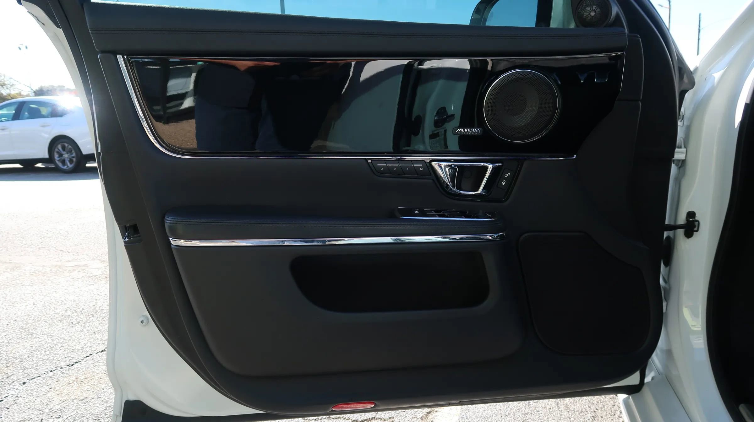 Used 2019 Jaguar XJ R-Sport image 47