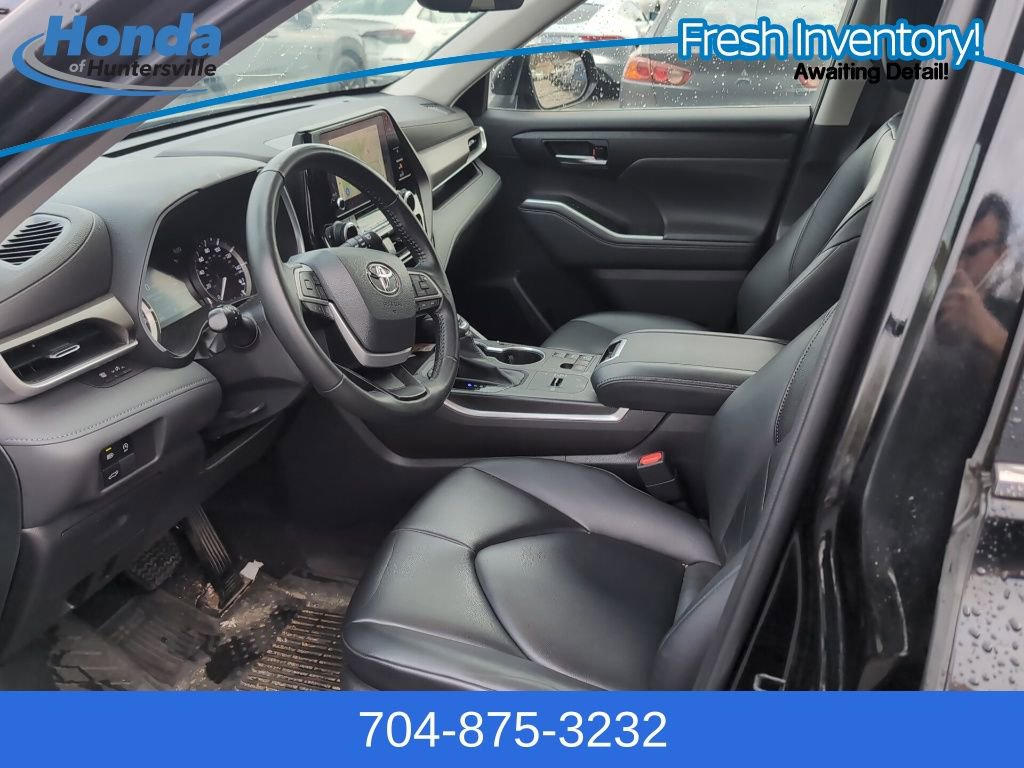 Used 2023 Toyota Highlander XLE image 12