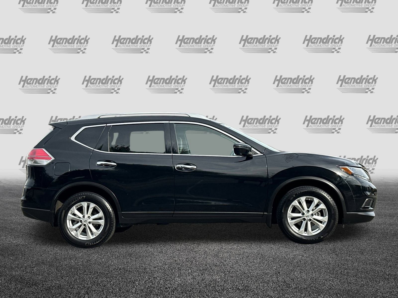 Used 2016 Nissan Rogue SV w/ SV Premium Package image 3