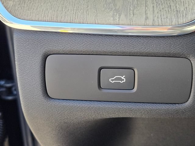 New 2026 Volvo XC60 B5 Plus AWD/4WD image 27