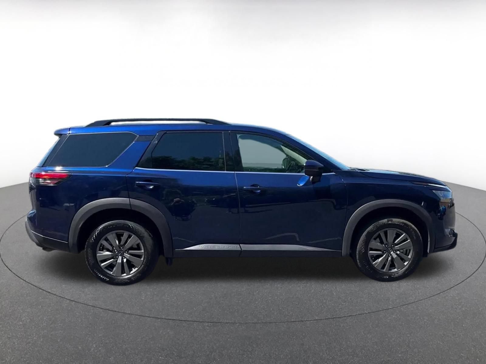 Used 2025 Nissan Pathfinder SV FWD image 16
