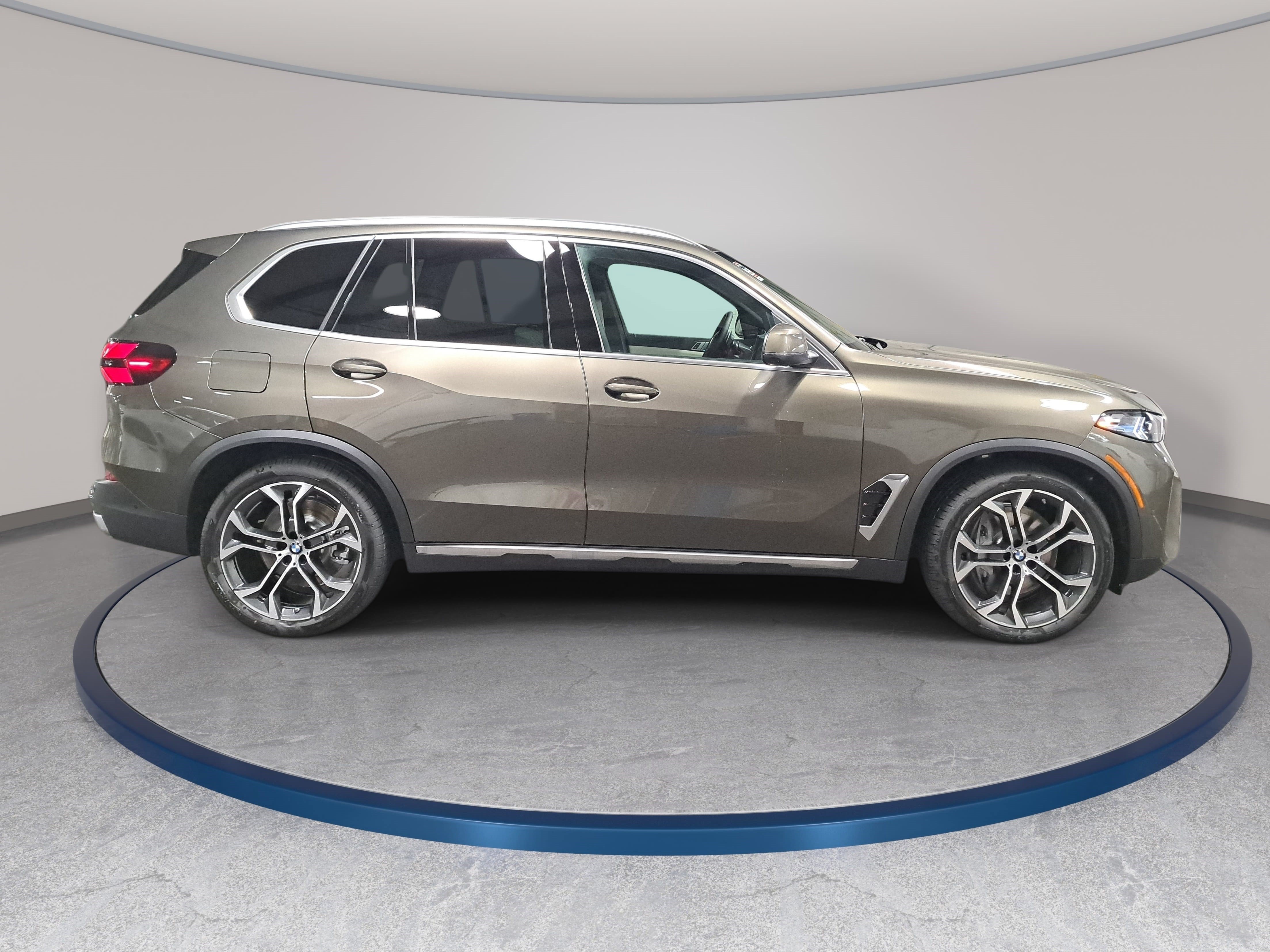 New 2026 BMW X5 xDrive50e AWD/4WD image 4