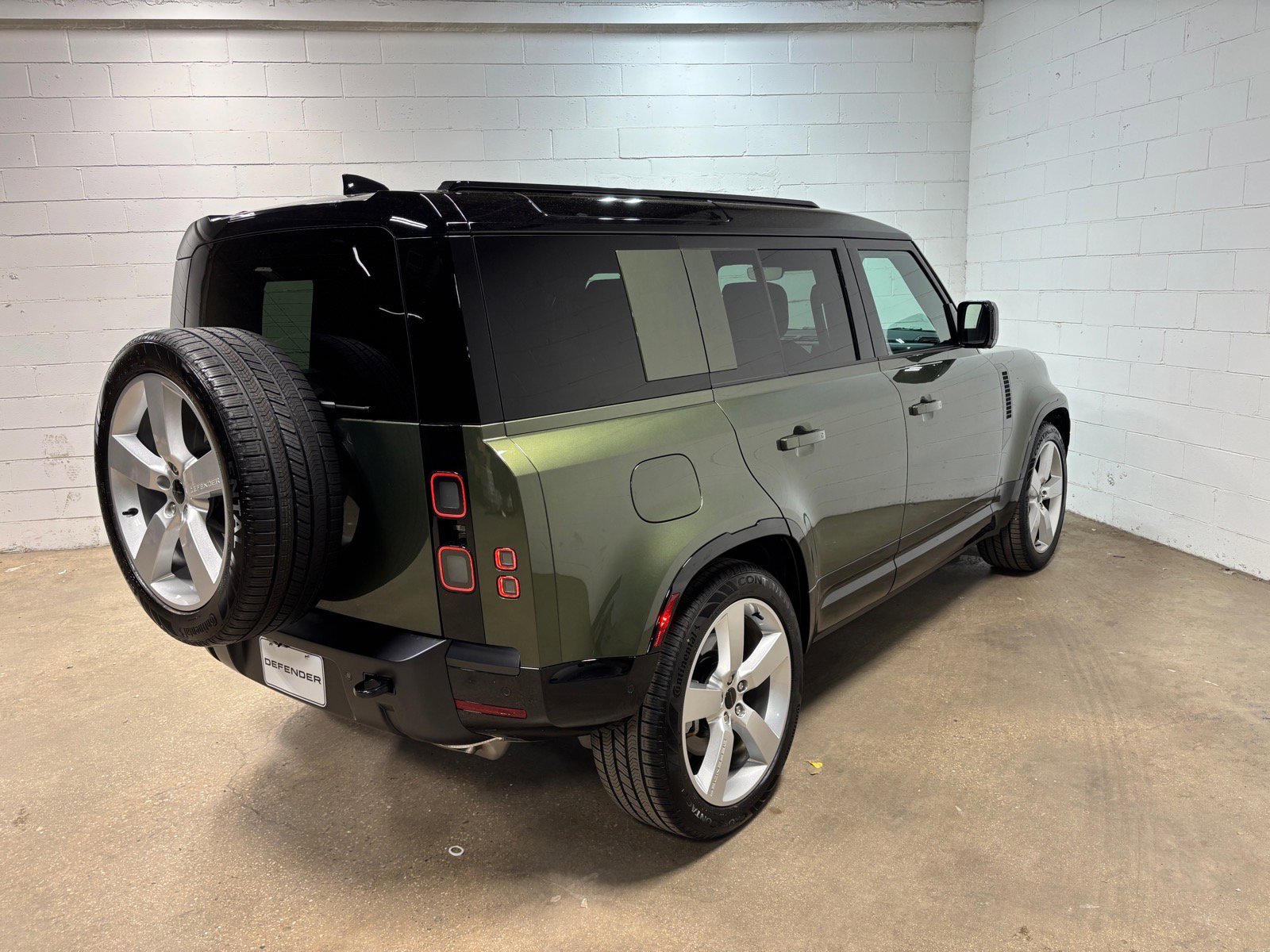 Used 2026 Land Rover Defender 110 X-Dynamic SE AWD/4WD image 6