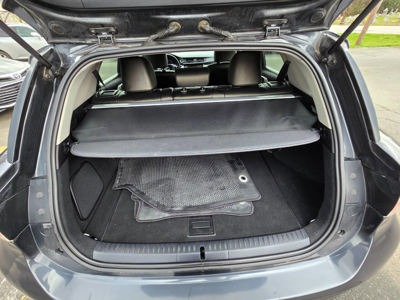 Used 2011 Lexus CT 200h Premium image 25