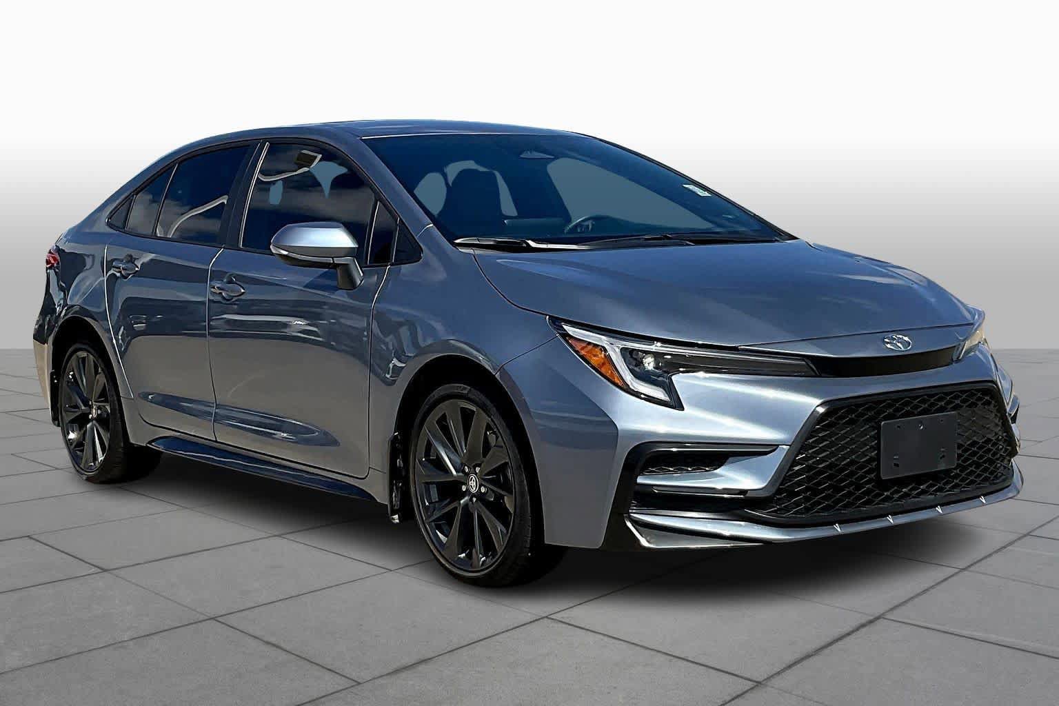 Used 2026 Toyota Corolla SE FWD image 3