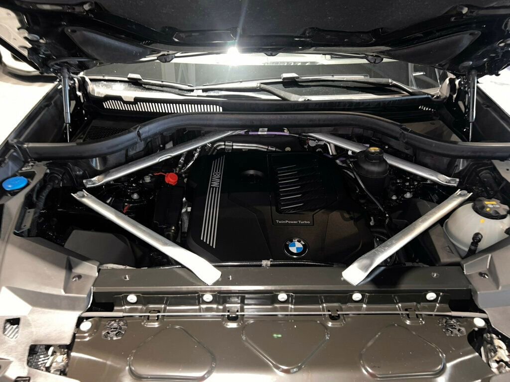 Used 2022 BMW X5 xDrive40i w/ M Sport Package image 9