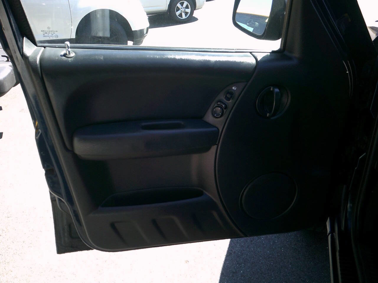 Used 2004 Jeep Liberty Sport w/ PWR Convenience Group AWD/4WD image 20