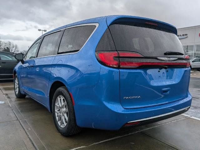 New 2026 Chrysler Pacifica Select FWD image 4