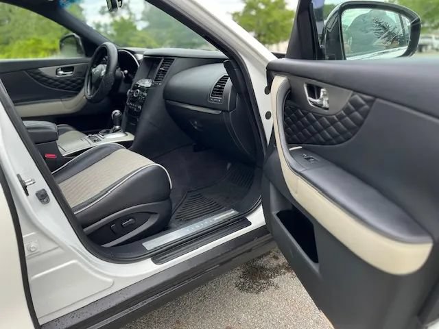 Used 2017 INFINITI QX70 AWD w/ Limited Package image 20