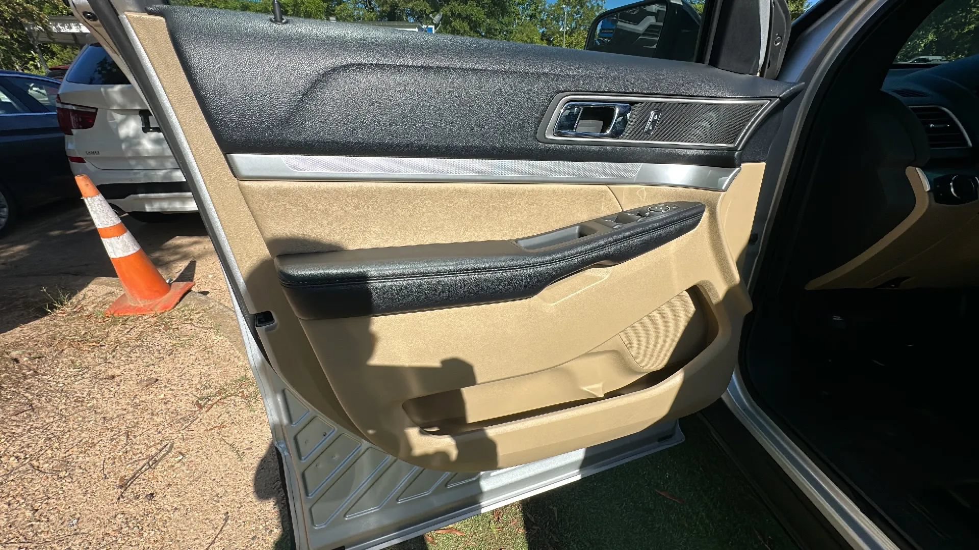 Used 2016 Ford Explorer XLT AWD/4WD image 16
