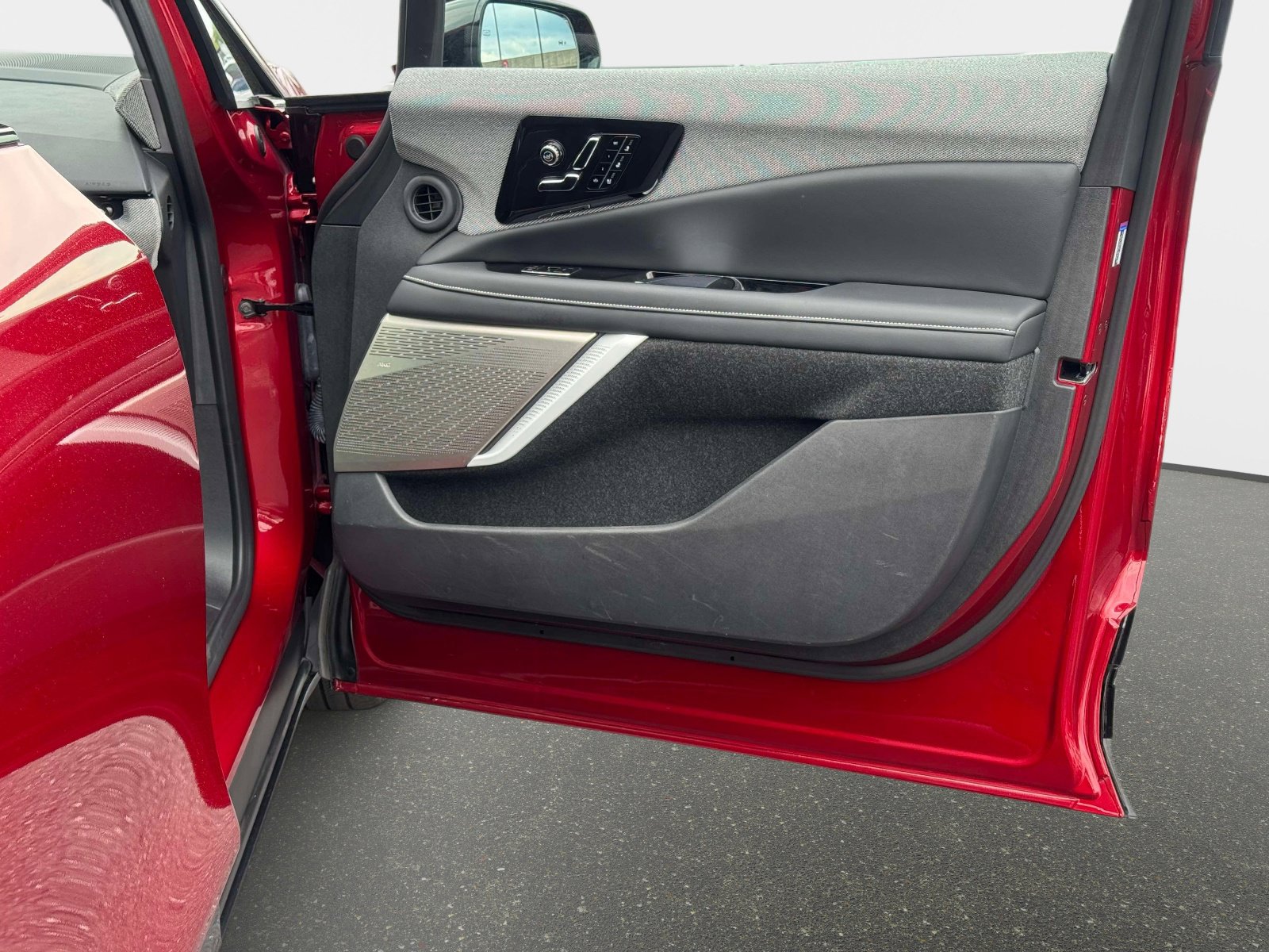 Certified 2025 Cadillac Optiq Sport 2 w/ LPO, Floor Liner Package AWD/4WD image 13