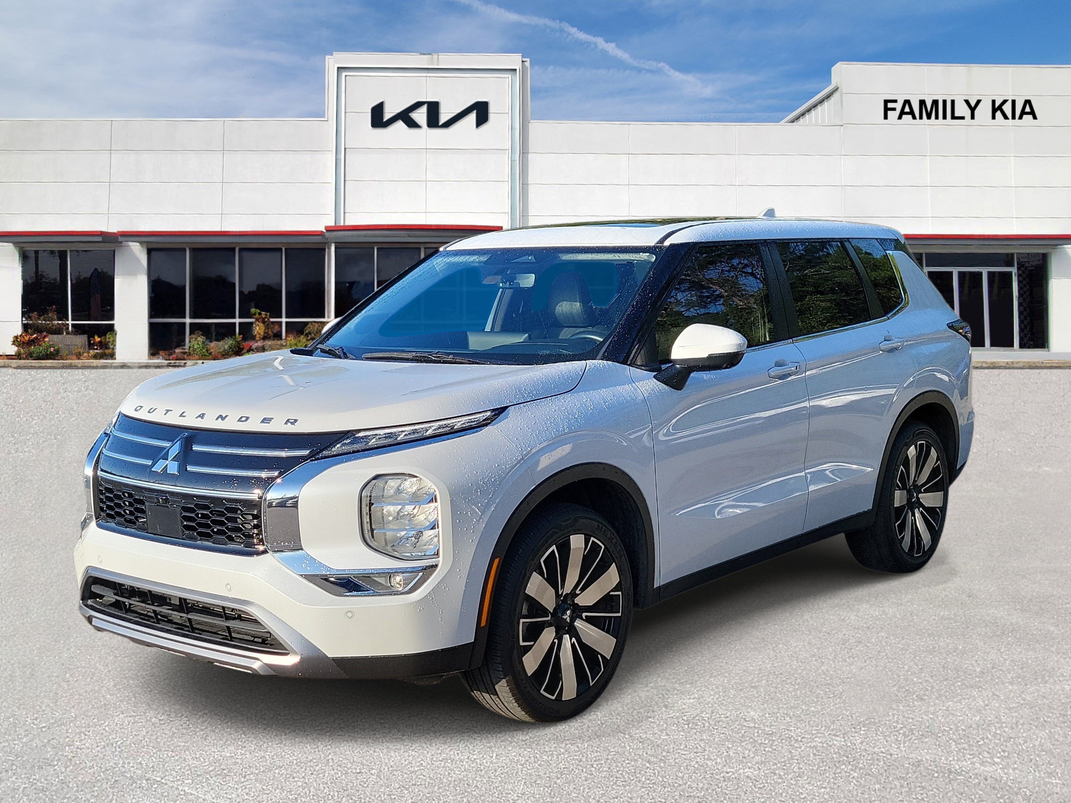 Used 2025 Mitsubishi Outlander SE FWD 360° Tour