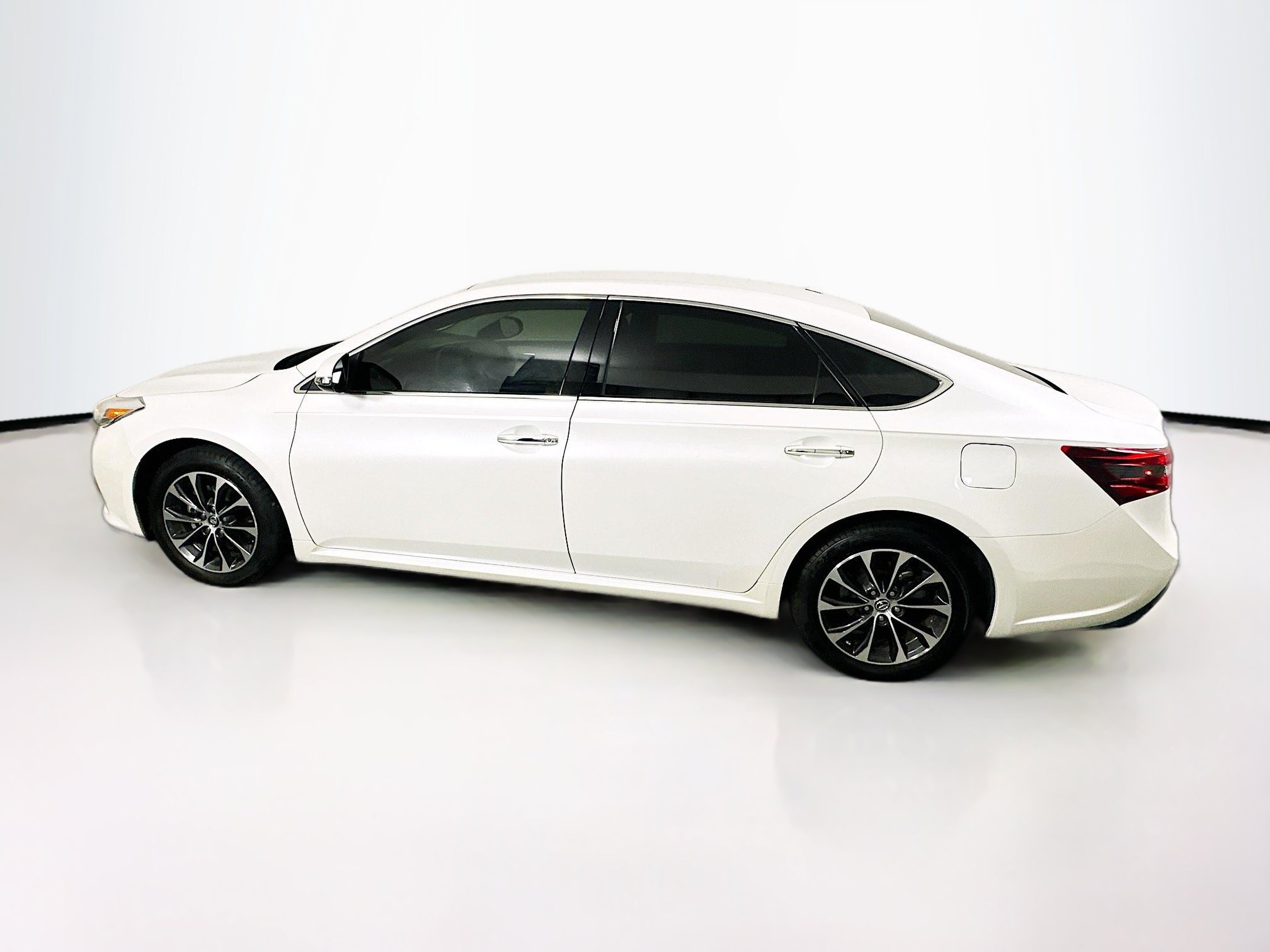 Used 2016 Toyota Avalon XLE FWD image 4