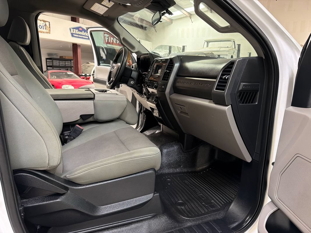 Used 2020 Ford F550 2WD Regular Cab Super Duty image 31